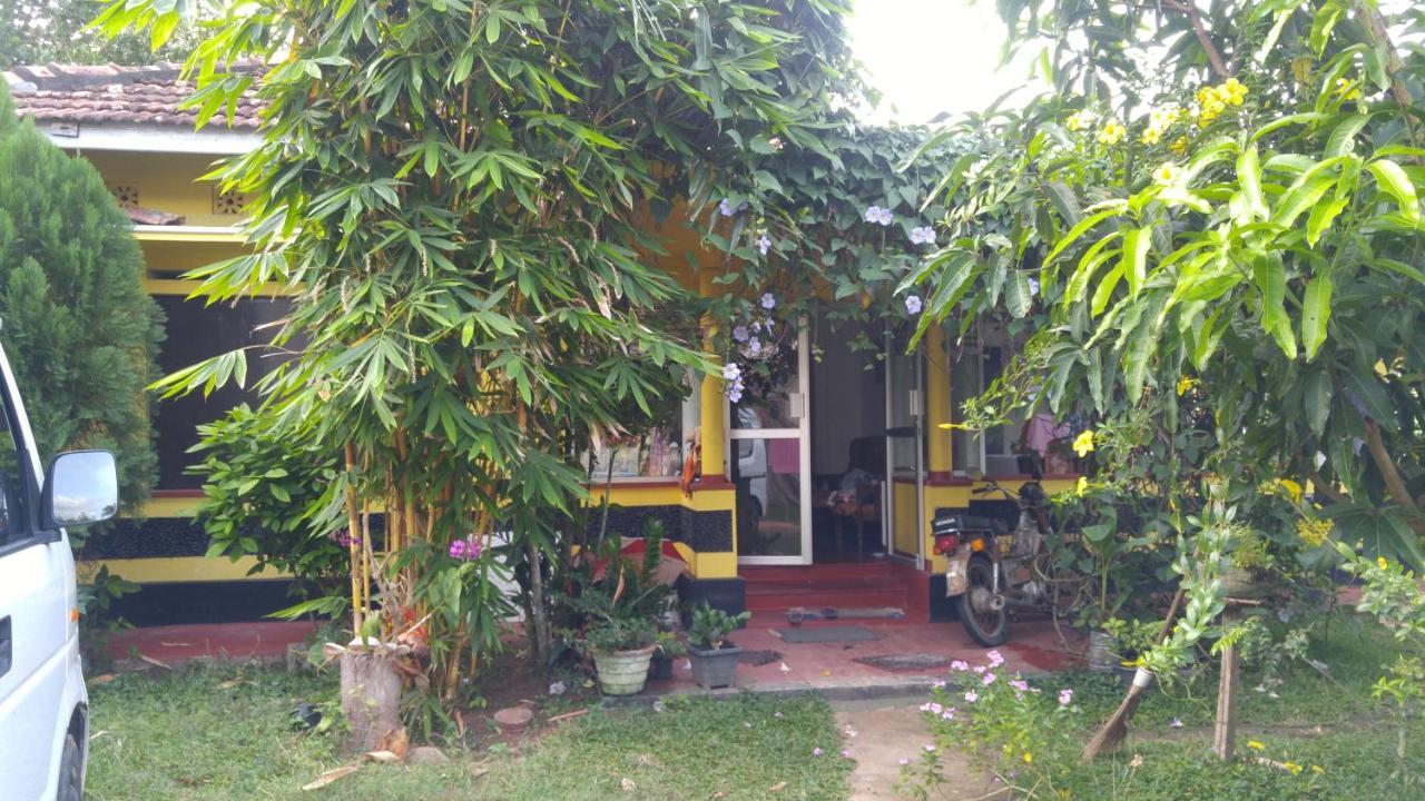Ananda Home Stay And Restaurant Tangalle Eksteriør billede